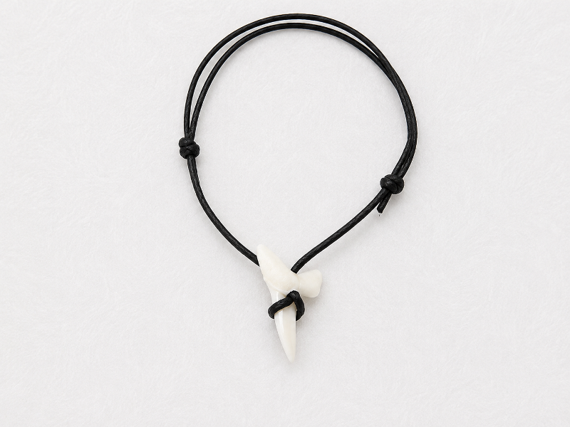 Mako Shark Tooth Bracelet Cord Size 2-2.25cm Code MS068